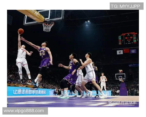 休赛期的篮球世界正经历着罕见的平静期，各支球队的补强工作已基本尘埃落定，静待季前赛的来临。在这表面的沉寂之下，仍有一些值得关注的焦点事件在悄然发生。金州勇士队神射手克莱·汤普森近期在一档访谈节目中评选出了他心…